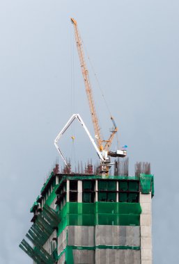 Kule Vinç ve güçlendirilmiş Yapı İnşaat