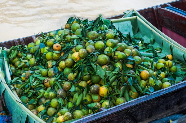 Fresh orange on boat — Stock Photo, Image