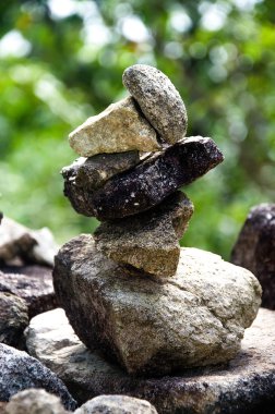 zen stili yığılmış taşlar