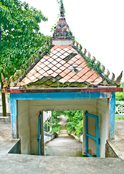 The Door and Stairs down from the mountain — Stock Photo, Image