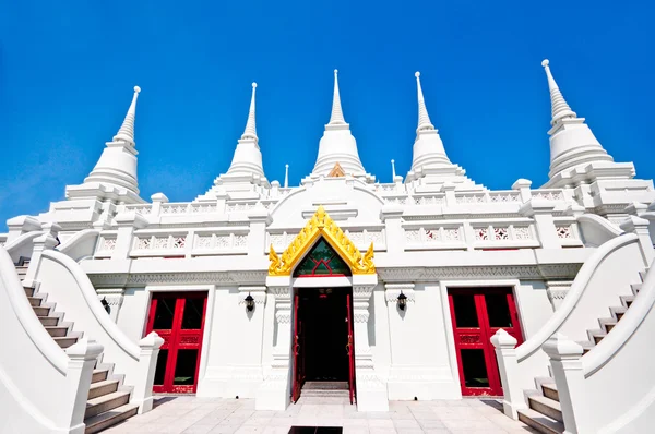 De Witte Pagode op blauwe hemelachtergrond — Stockfoto