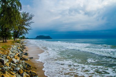 Kumsal ve deniz dalgaları