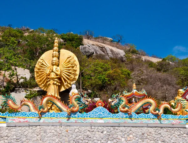 O status de Guan Yin com 1000 olhos e 1000 mãos — Fotografia de Stock