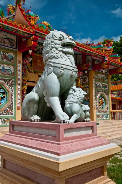 石头狮子在庙 — 图库照片