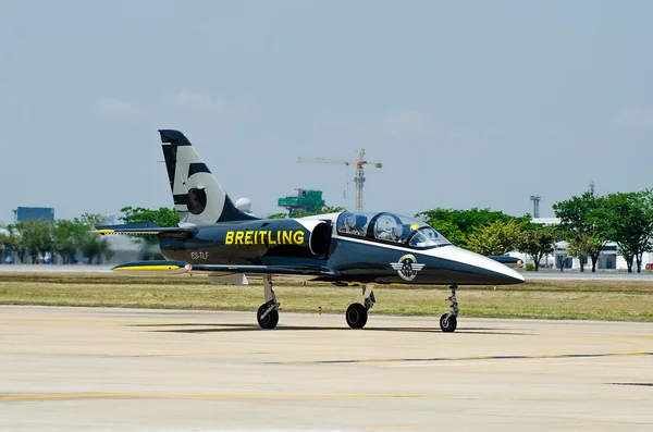 BANGKOK THAILAND - MARCH 23 : The Acrobatic Britling Jet Team pe — Stock Photo, Image