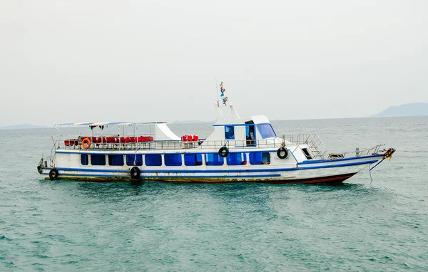 Passenger boat on the sea — Stock Photo, Image