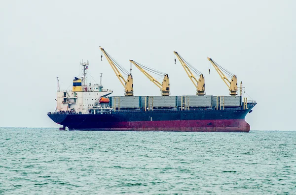 Большая лодка нефтяного танкера — стоковое фото