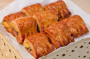 taze mantarlı etli börek