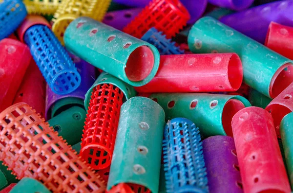 Gros plan de rouleaux de cheveux colorés — Photo