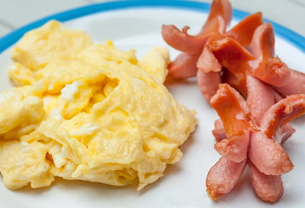 Tortilla con salchicha —  Fotos de Stock