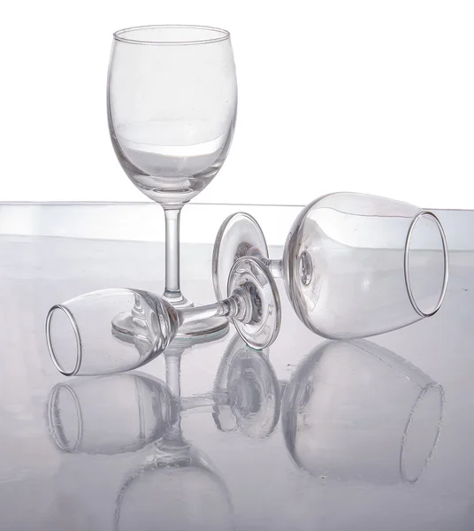 Boş şarap cam üzerine yansıtmak arka plan — Stok fotoğraf