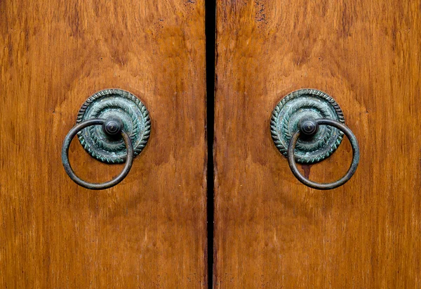 Oude deur knocker — Stockfoto