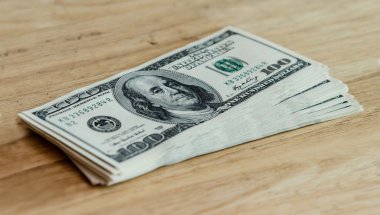 100 dolar faturaları closeup yığını