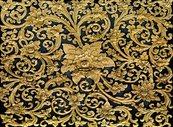 Antiguo adorno de madera tallada de patrón de flores estilo tailandés —  Fotos de Stock