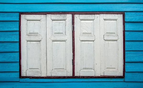 Vieille fenêtre en bois — Photo