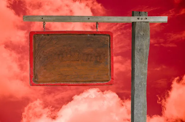 Vývěsní štít prázdný izolované na pozadí oblohy — Stock fotografie