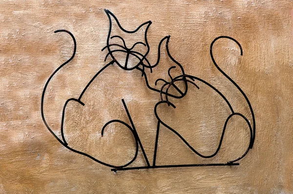 Искусство гибки кошки по кривой стали — стоковое фото