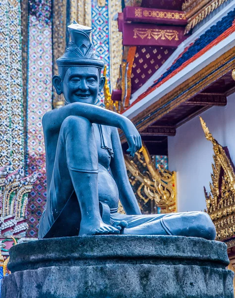 Estatuto de eremita em Wat Prakeaw, Bangkok, Tailândia — Fotografia de Stock