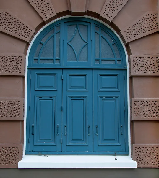 Oude van hout venster — Stockfoto