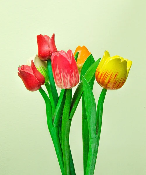 Carving hout voor tulip — Stockfoto