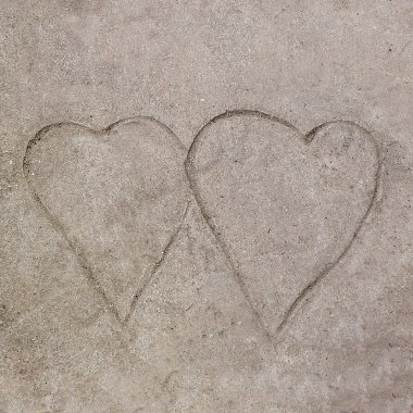 rysunek zarówno serca na tle podłogi cementowe