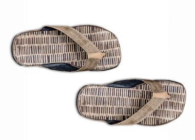 sandal bambu beyaz zemin üzerine izole bir çift