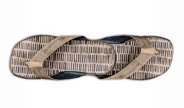 sandal bambu beyaz zemin üzerine izole bir çift