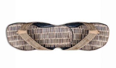 sandal bambu beyaz zemin üzerine izole bir çift