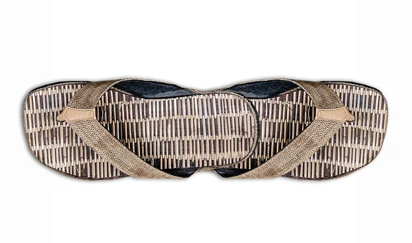 sandal bambu beyaz zemin üzerine izole bir çift