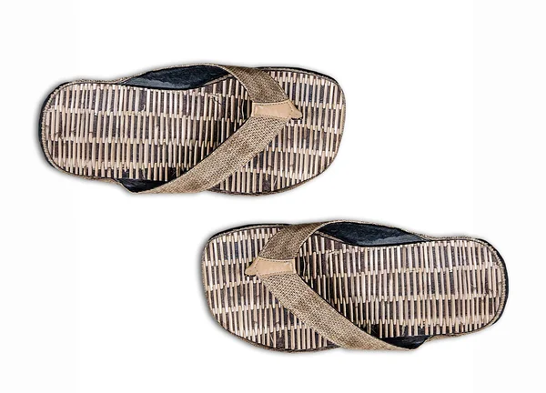 Un paio di sandalo di bambù isolato su sfondo bianco — Foto Stock