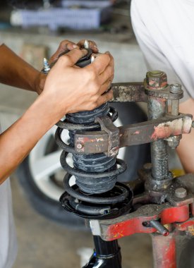 Araba mekanik çalışan araba darbe emici araba servisi w üzerinde otomatik