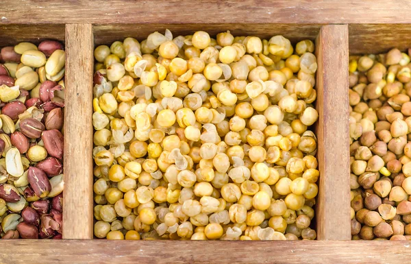 Všechny fazole na dřevěný box — Stock fotografie