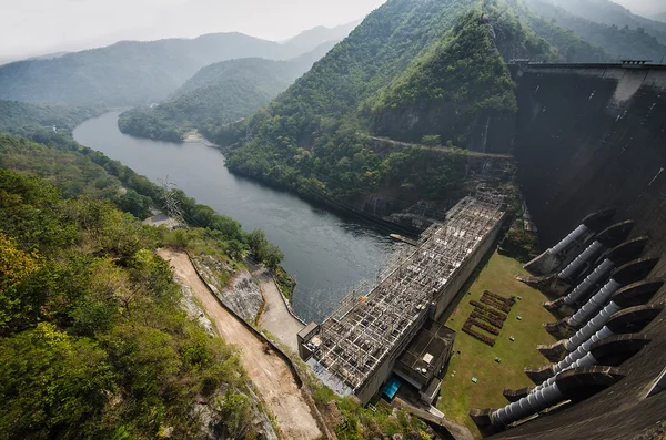 Centrale électrique, barrage de bhumibol dans la province de Tak, Thaïlande — Photo