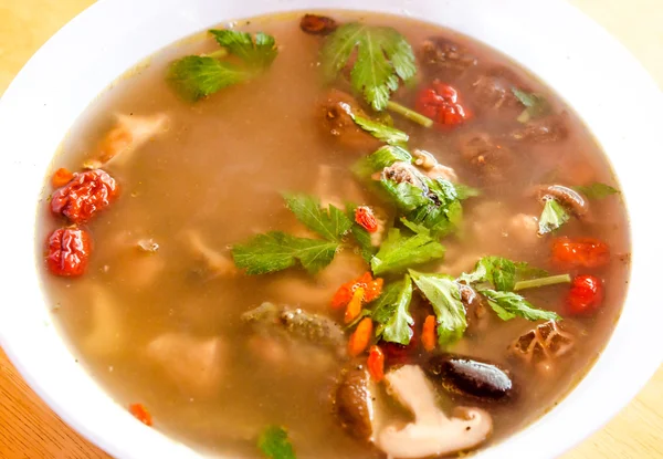 Hühnersuppe nach chinesischer Art — Stockfoto