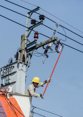 MInburi, Tayland Kasım 9:electrician yükleme yüksek güç