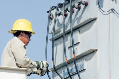MInburi, Tayland Kasım 9:electrician yükleme yüksek güç