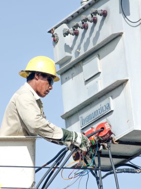 MInburi, Tayland Kasım 9:electrician yükleme yüksek güç