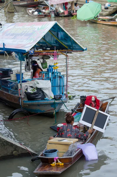 AMPAWA SAMUTSONGKRAM,THAILAND - April 19, 2014: Most famous floa — Stock Photo, Image