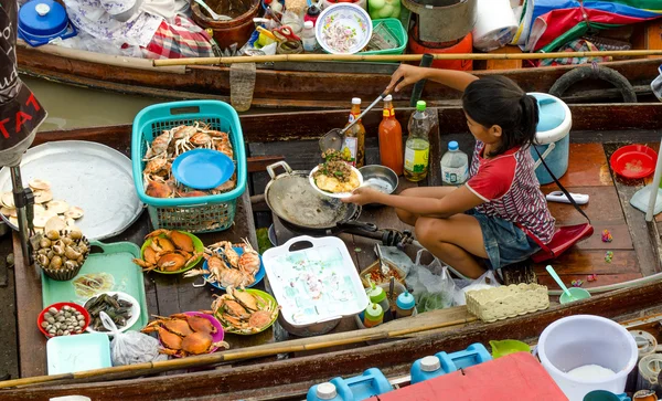 Ampawa samutsongkram, thailand - den 19 april, 2014: mest berömda floa — Stockfoto