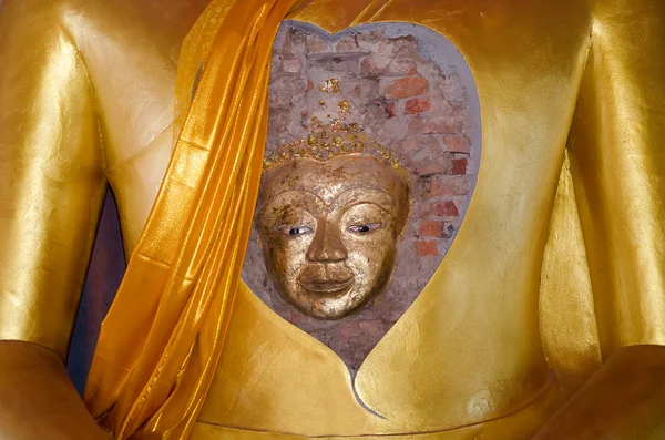 Uttaradit, Thailandia-gennaio 31, 2014:head dello stato di buddha nella — 图库照片