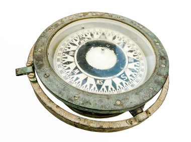 Beyaz arka plan üzerinde izole antik pusula