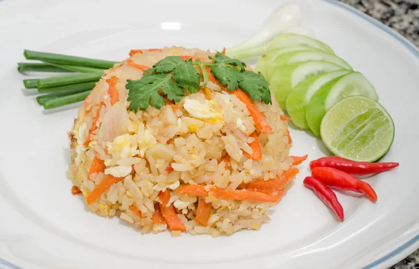 Fried rice with chicken — Stock Photo, Image