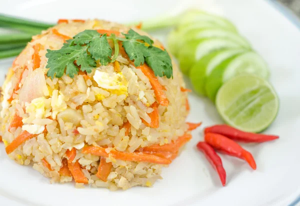Fried rice with chicken — Stock Photo, Image