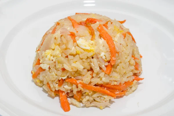 Fried rice with chicken on white plate — Stock Photo, Image