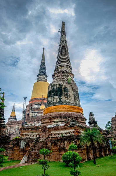 Antigua pagoda en templo en la provincia de ayutaya, Tailandia —  Fotos de Stock