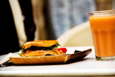 Sağlıklı kahvaltı.