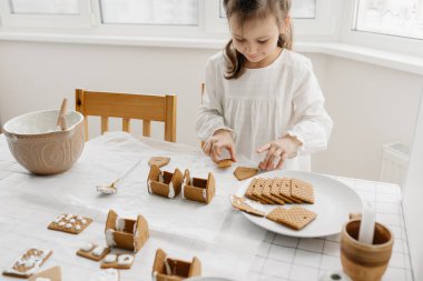 Zencefilli kurabiye evi - klasik bayram geleneği
