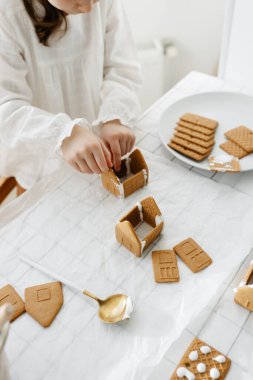 Zencefilli kurabiye evi - klasik bayram geleneği