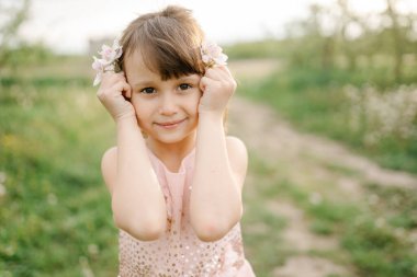 İlkbahar ilham fotoğrafı, doğal renkler.