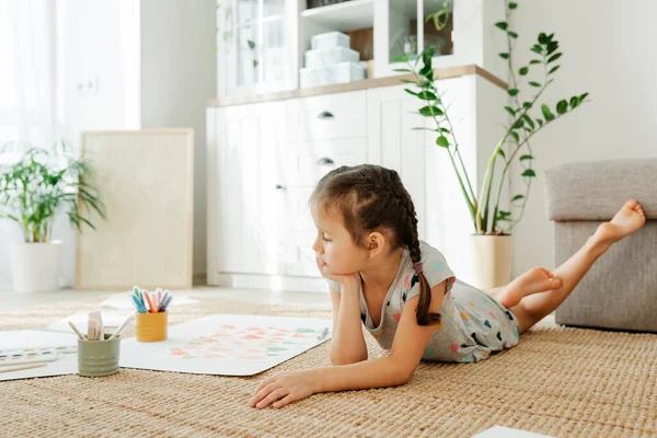 Çok yürekli çocuk çizimi.